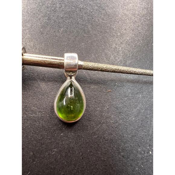 NEW Green tourmaline teardrop sterling silver pendant 1.74 grams - Picture 6 of 13